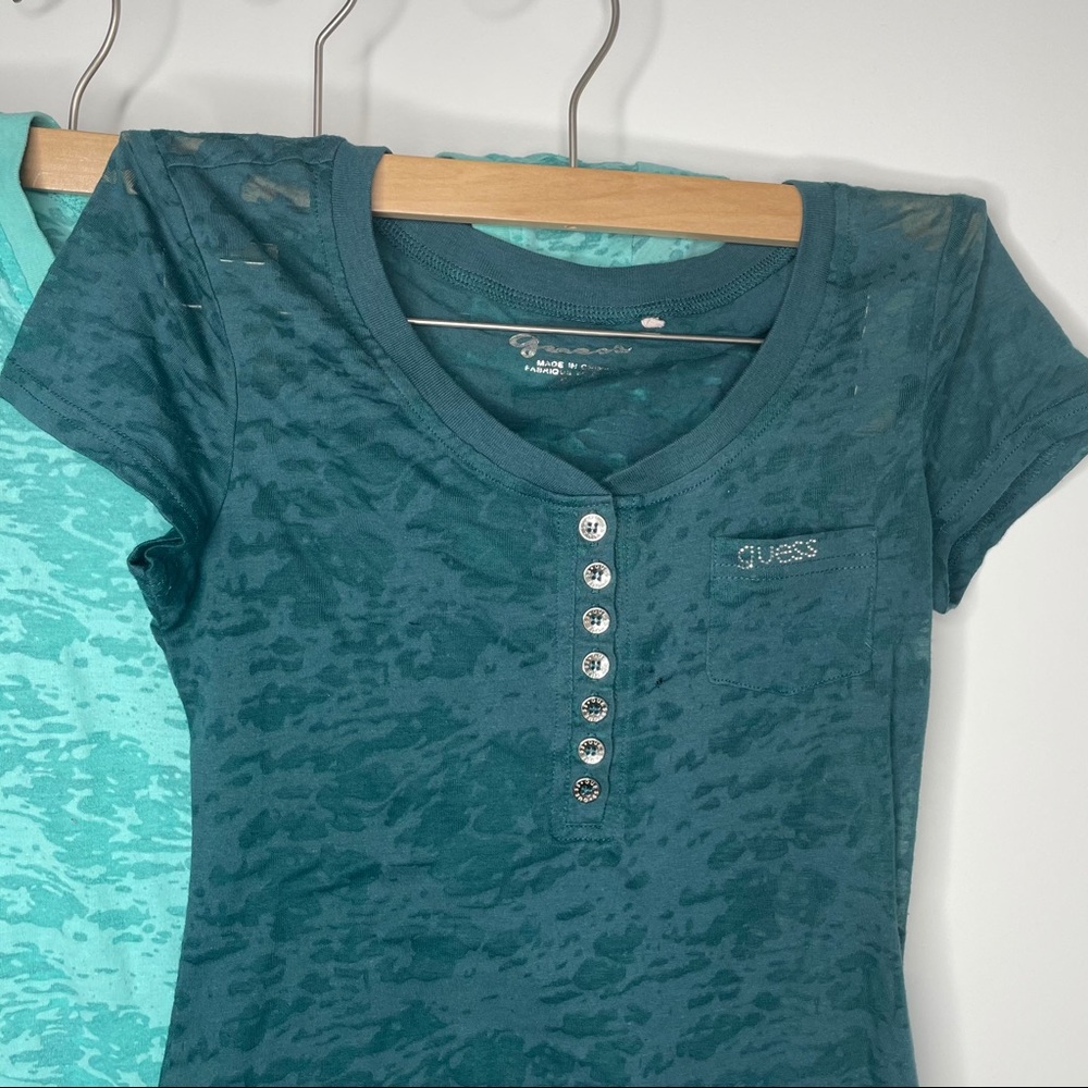 🎁 GUESS bundle t shirts - Picture 2 of 11